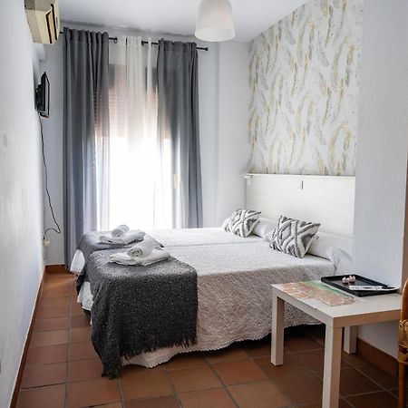 Hostal Plaza De Italia Caces Kültér fotó