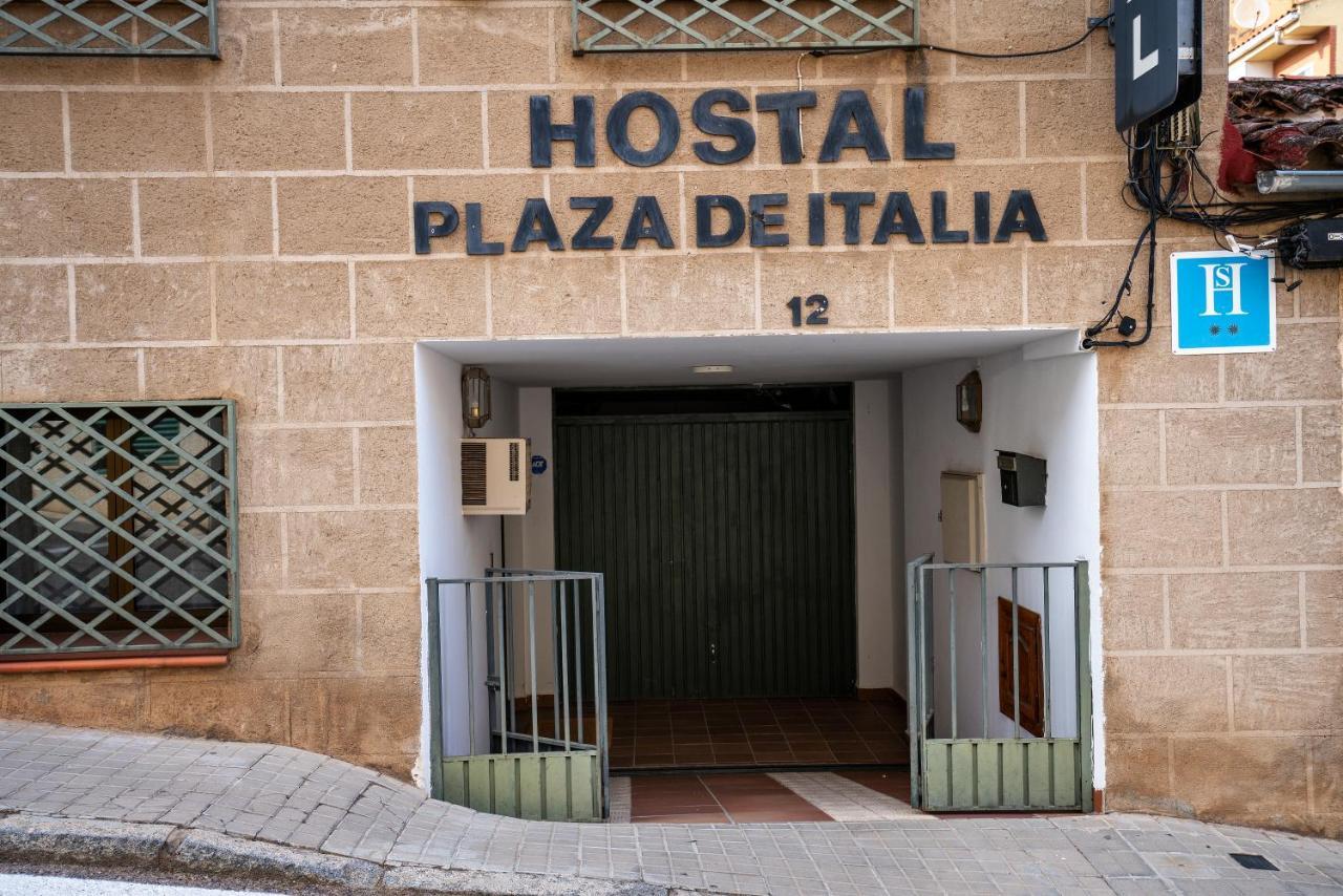 Hostal Plaza De Italia Caces Kültér fotó