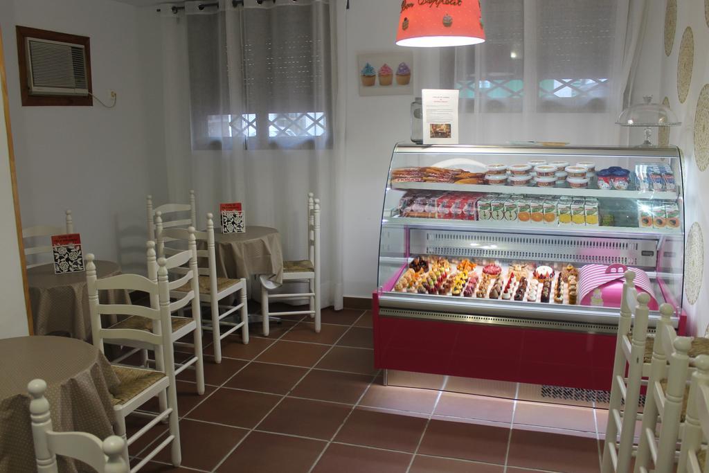 Hostal Plaza De Italia Caces Kültér fotó