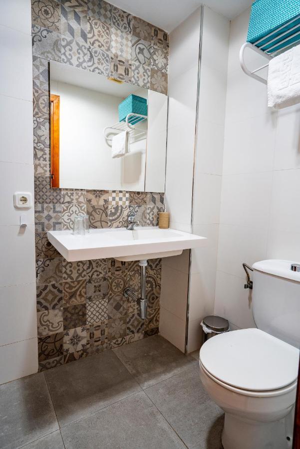 Hostal Plaza De Italia Caces Kültér fotó