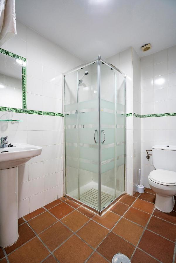 Hostal Plaza De Italia Caces Kültér fotó