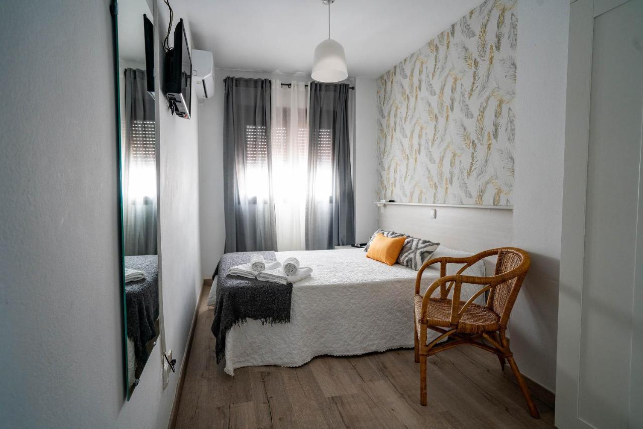 Hostal Plaza De Italia Caces Kültér fotó