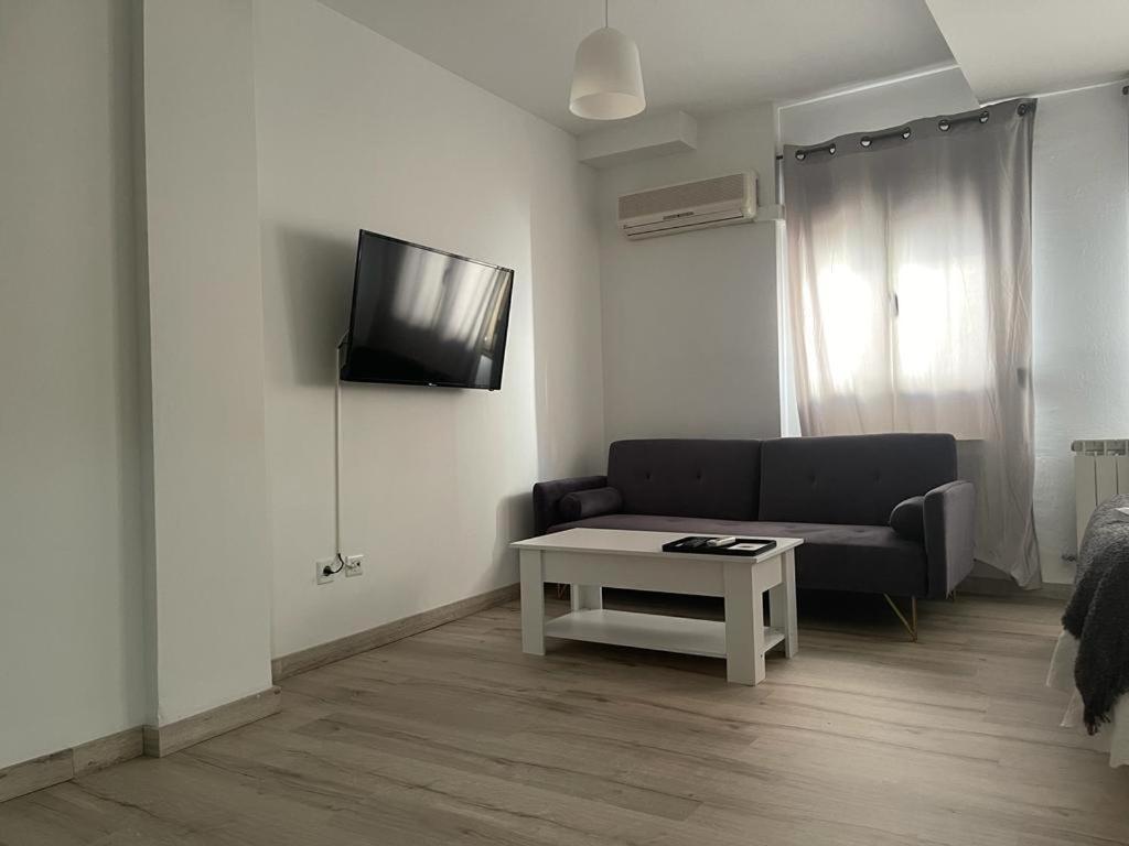 Hostal Plaza De Italia Caces Kültér fotó