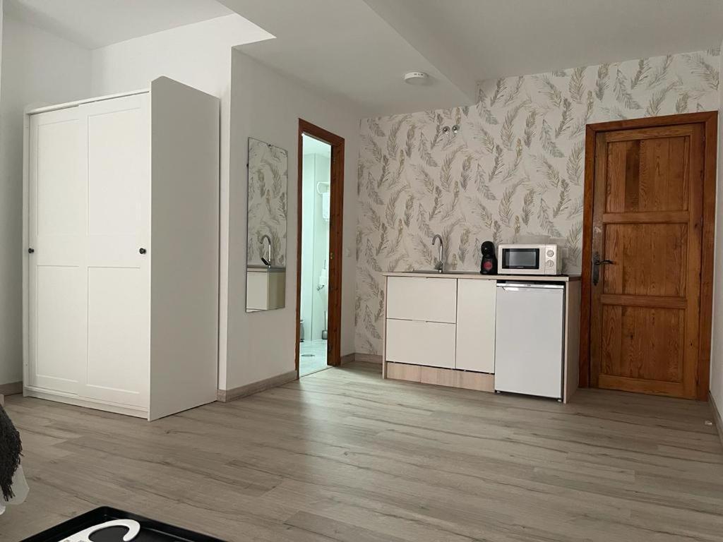 Hostal Plaza De Italia Caces Kültér fotó