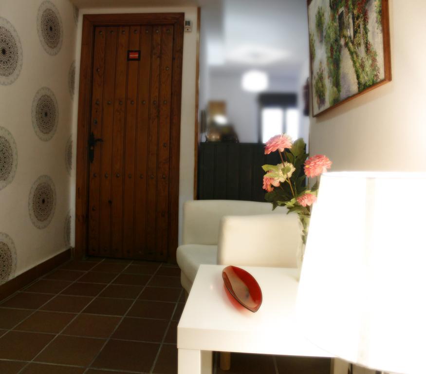 Hostal Plaza De Italia Caces Kültér fotó